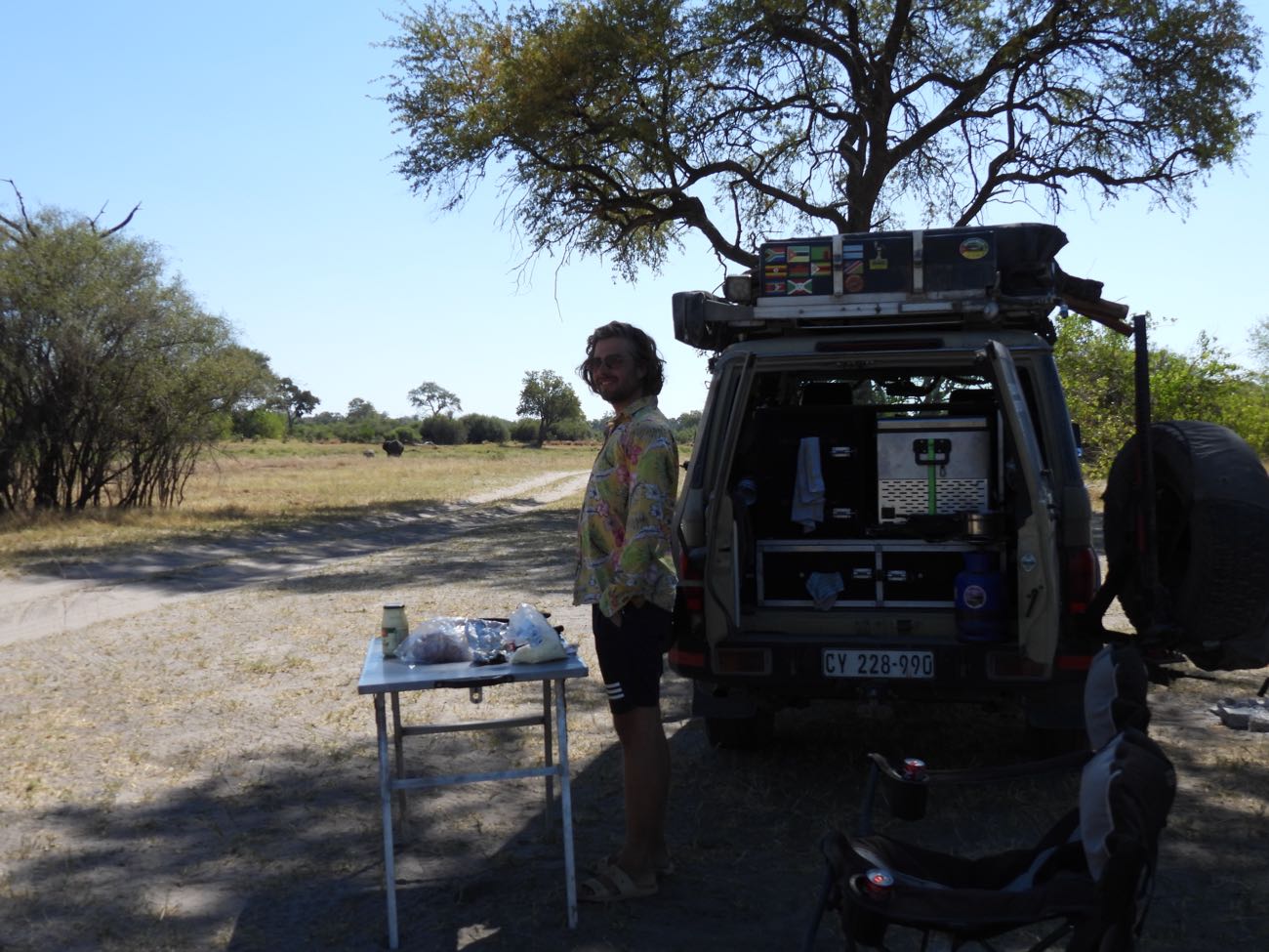 Ein Land Cruiser in der Wildnis